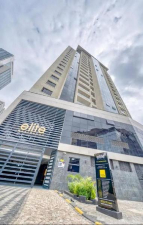 Elite Residence 7 Star Luxe Condo with Gym and Pool next to JW Marriott, Westlands Airport Shuttle, Luggage Storage available